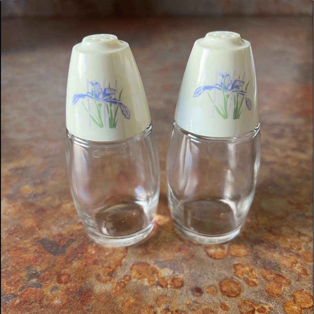 Shadow Iris Shakers
